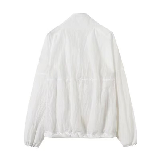Damen Leichte Boxy‑Windbreakerjacke mit Stehkragen, verdeckter Druckknopfleiste und elastischem Saum Shop Nory