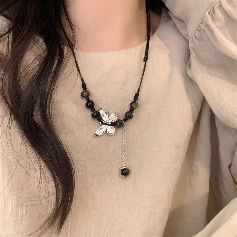Damen Halskette mit filigranem Schmetterlingsanhänger und naturbelassenen Halbedelsteinen Shop Nory