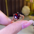 Damen eleganter Ring mit luxuriösem rotem Edelstein und filigraner Fassung Shop Nory