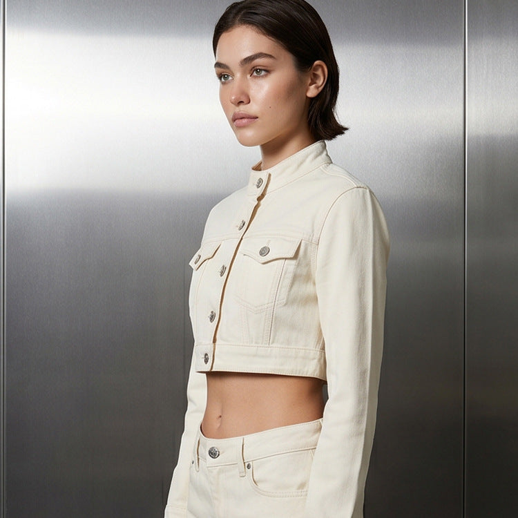 Damen Kurz geschnittene Cropped-Jeansjacke mit Stehkragen, Brustklappen und verlängerten Manschetten Shop Nory