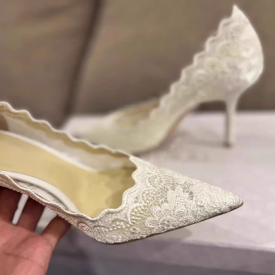 Damen Elegante Spitzen‑Pumps mit gewelltem Rand und schlankem Stiletto‑Absatz Shop Nory