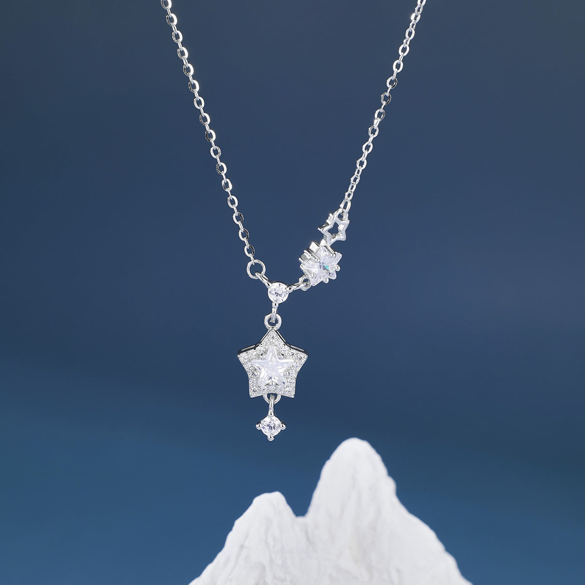Damen Halskette mit funkelndem Sternenanhänger und Zirkonia-Details Shop Nory