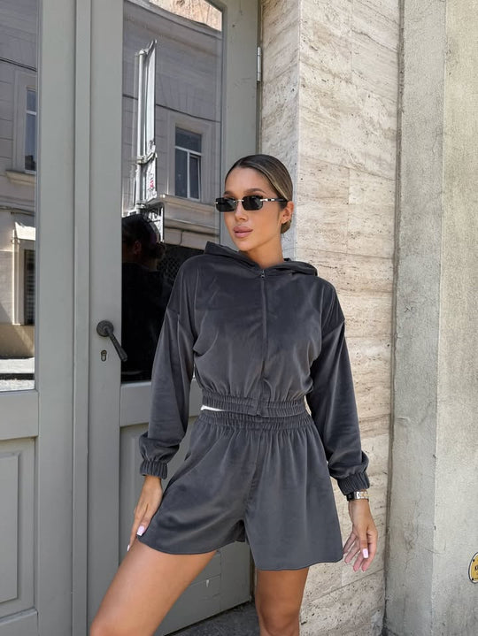 Damen kurzes Samt-Kapuzen-Set mit Reißverschluss und taillenbetonter Gummibund-Shorts Shop Nory