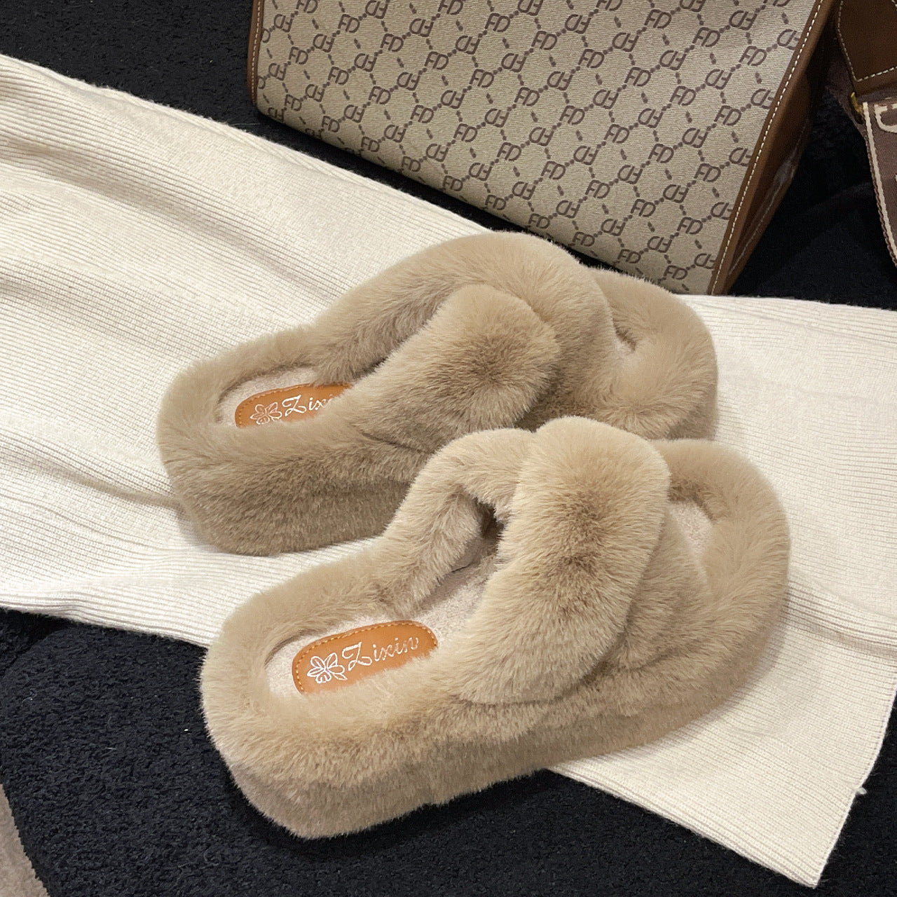 Damen Flauschige Fleece-Pantoletten mit weichem Innenfutter und modernem Design