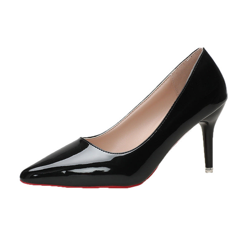 Damen Lack-Pumps mit spitzer Kappe, schmalem Stiletto und goldener Absatzapplikation Shop Nory