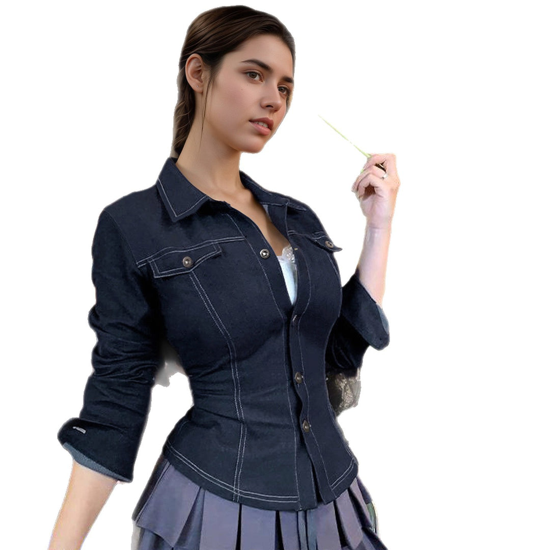 Damen nan taillierte Jeansjacke mit markanten Kontrastnähten, Brusttaschen und figurformender Schnittführung Shop Nory