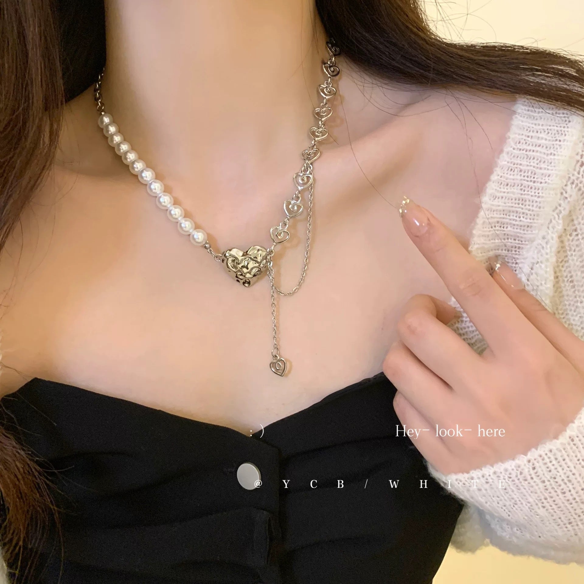 Damen Halskette mit verspieltem Herz-Design und edlen Perlenakzenten Shop Nory