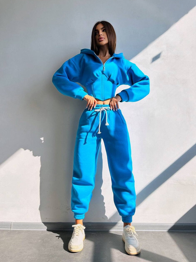 Damen Crop-Kapuzenjacke mit Korsagennaht und High-Waist Jogginghose Shop Nory