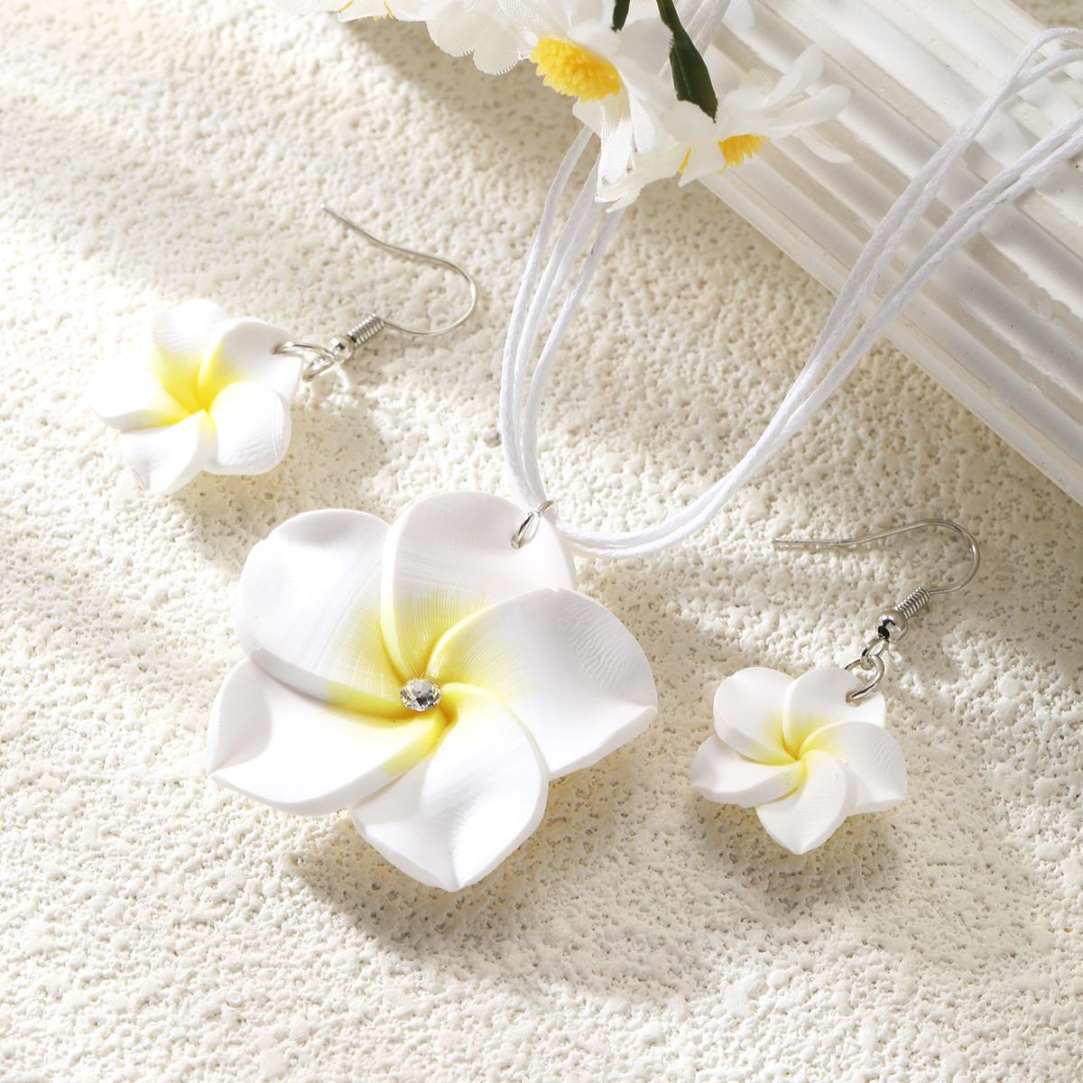 Damen Schmuckset mit floralen Anhängern und eleganten Details Shop Nory
