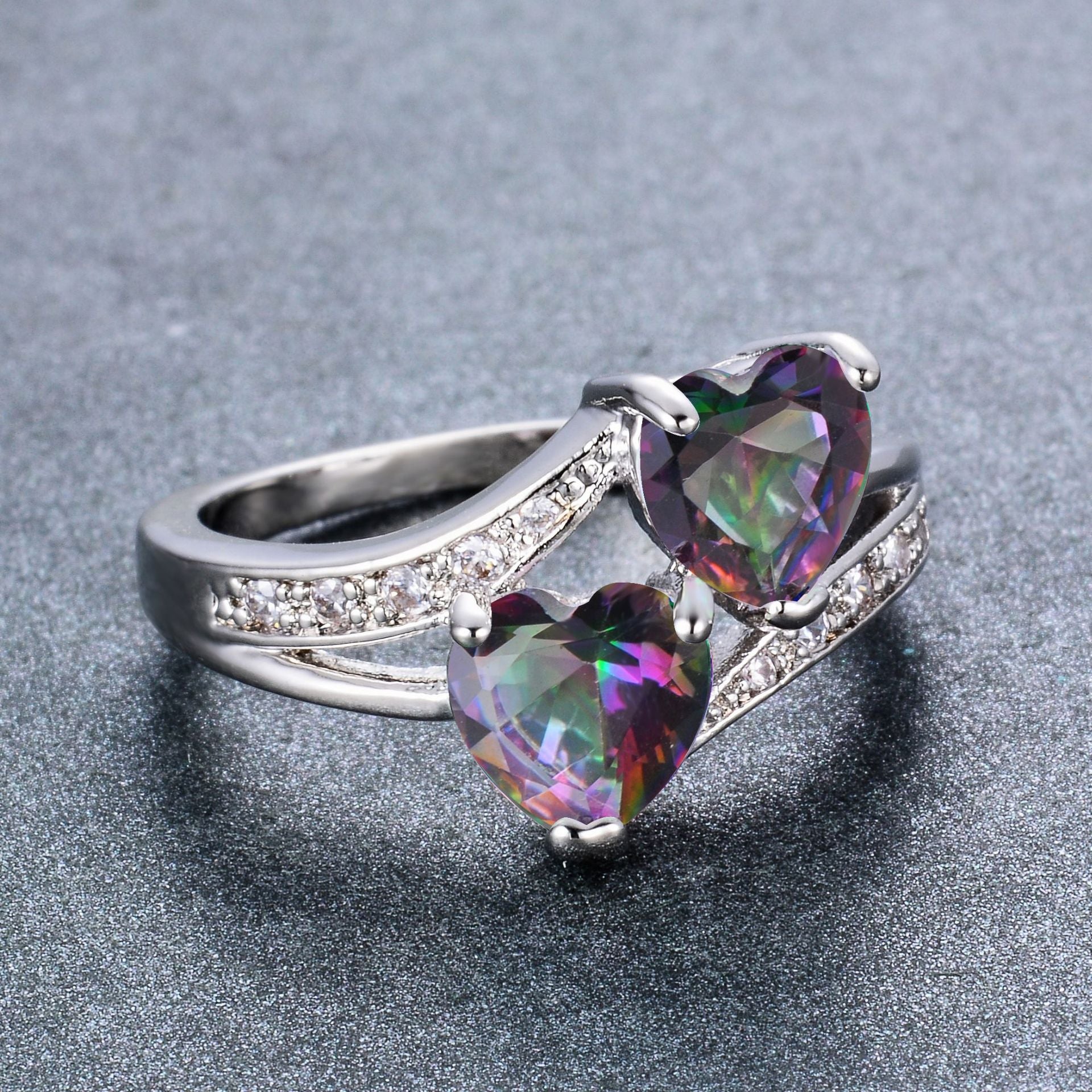 Damen Ring mit zwei herzförmigen blauen Zirkonen und funkelnden Zirkonia-Details Shop Nory