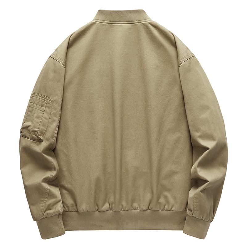 Herren leichter Canvas‑Bomber im Pilotencut mit Zip‑Ärmeltasche und schräg aufgesetzten Pattentaschen Shop Nory