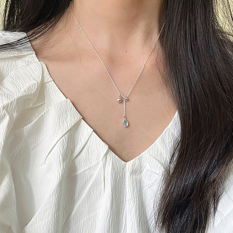 Damen Halskette mit tropfenförmigem Anhänger aus hochwertigem Metall und funkelndem Kristall Shop Nory