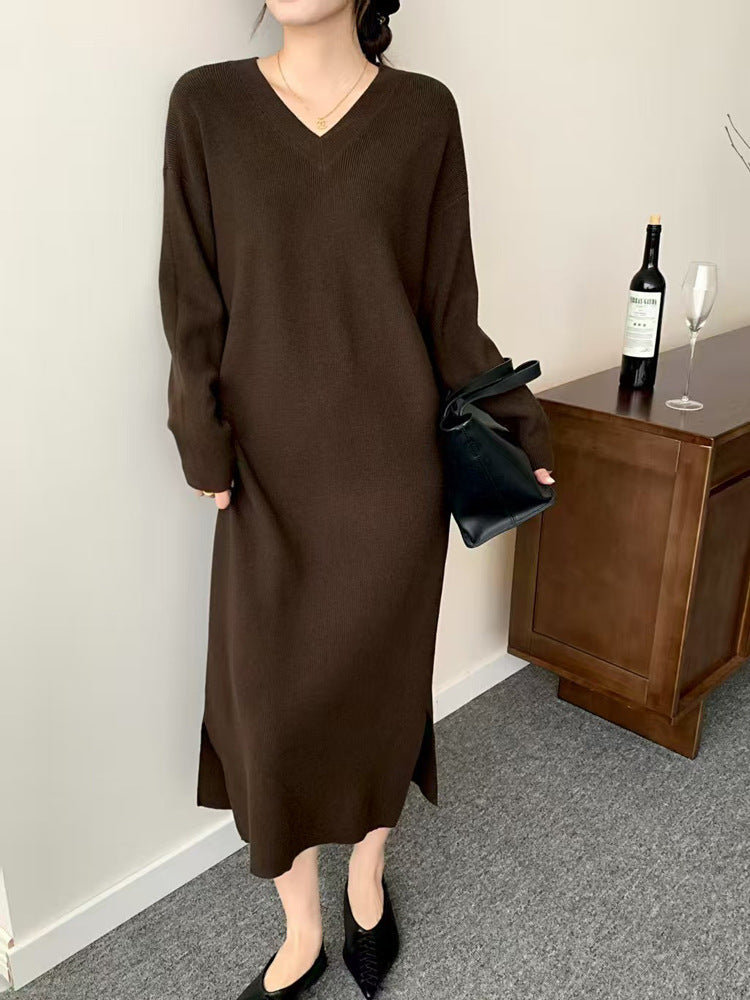 Damen Langes Feinstrick-Midikleid mit V‑Ausschnitt, Seitenschlitz und entspannter Silhouette Shop Nory