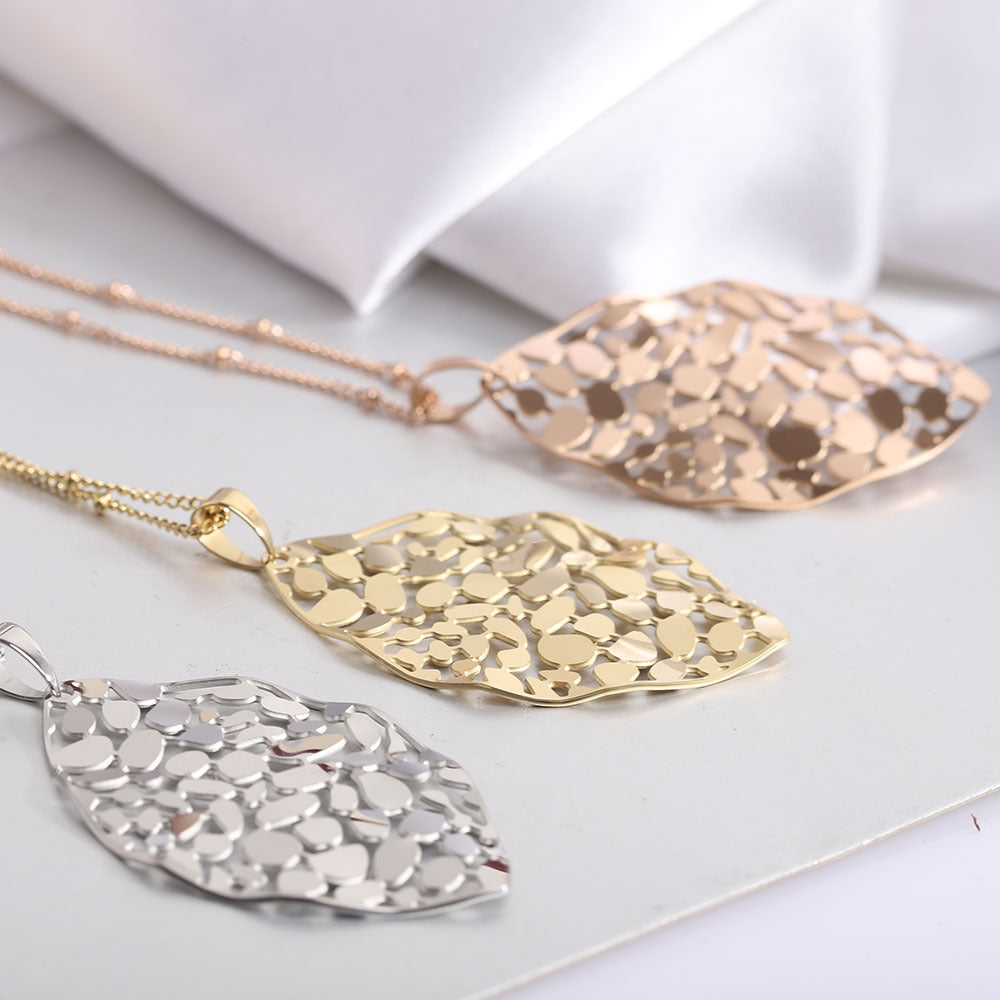 Damen Halskette mit stilvollem Blattanhänger aus feinem Edelstahl Shop Nory