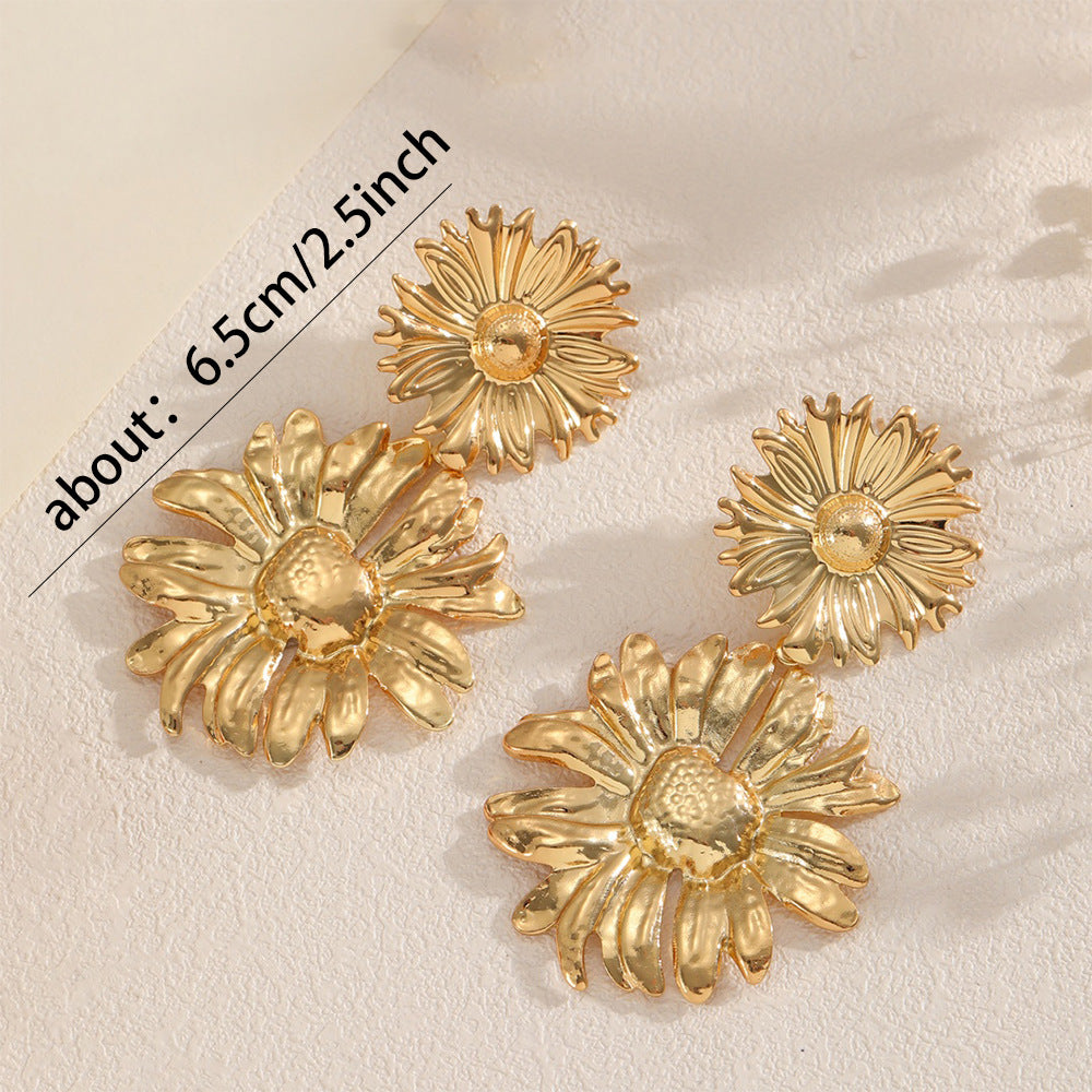 Damen Ohrringe mit floralem Design und luxuriösem Goldfinish Shop Nory