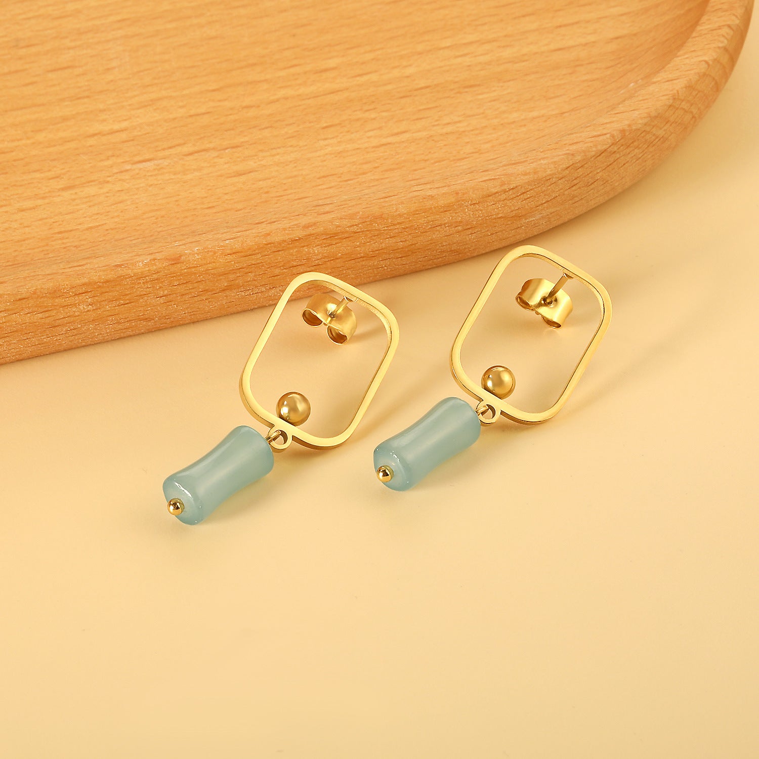 Damen Hängende Ohrstecker mit modernem, rechteckigem Design und buntem Kristallanhänger Shop Nory