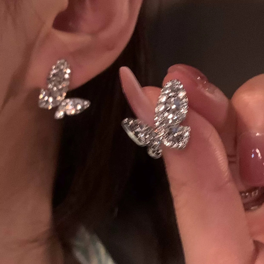 Damen Ohrstecker im Schmetterlingsdesign mit funkelnden Kristallen Shop Nory