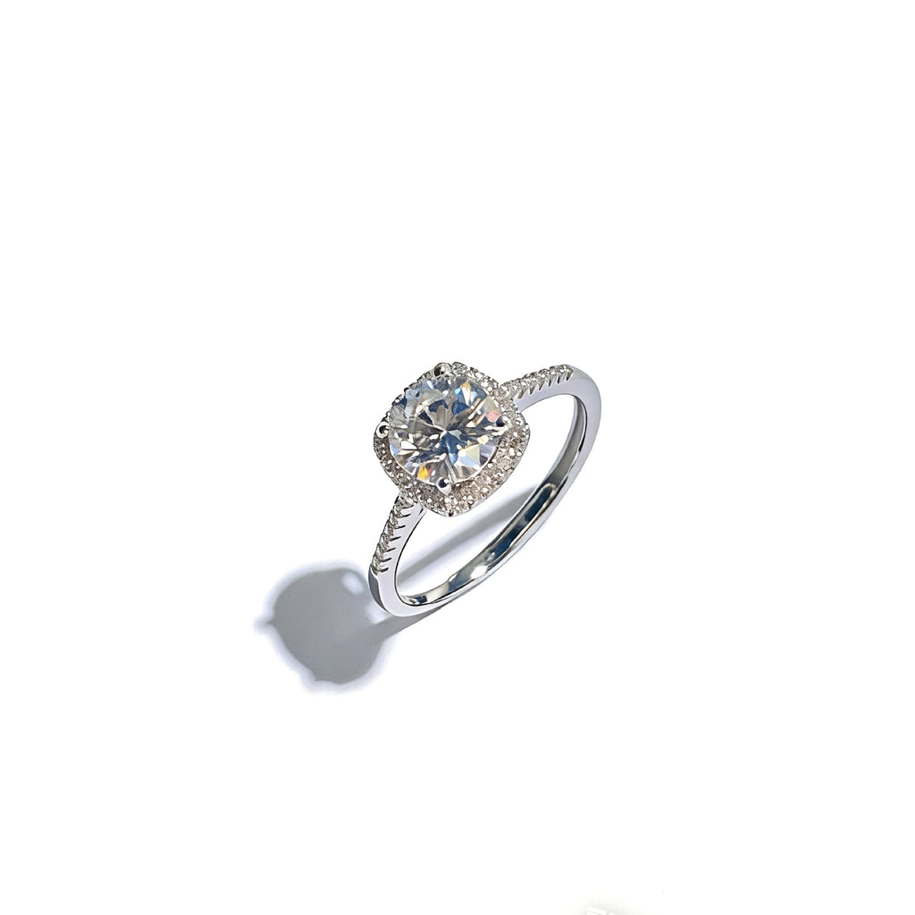 Damen Verlobungsring mit detailliertem Zirkonia-Anhänger und feinem Band Shop Nory