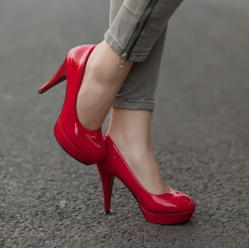 Damen Hochglanz Stiletto-Pumps mit modischem Plateau Shopnory