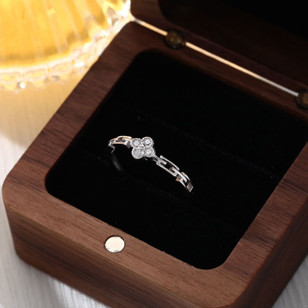 Damen Silberring mit floralem Design und funkelnden Akzenten Shop Nory
