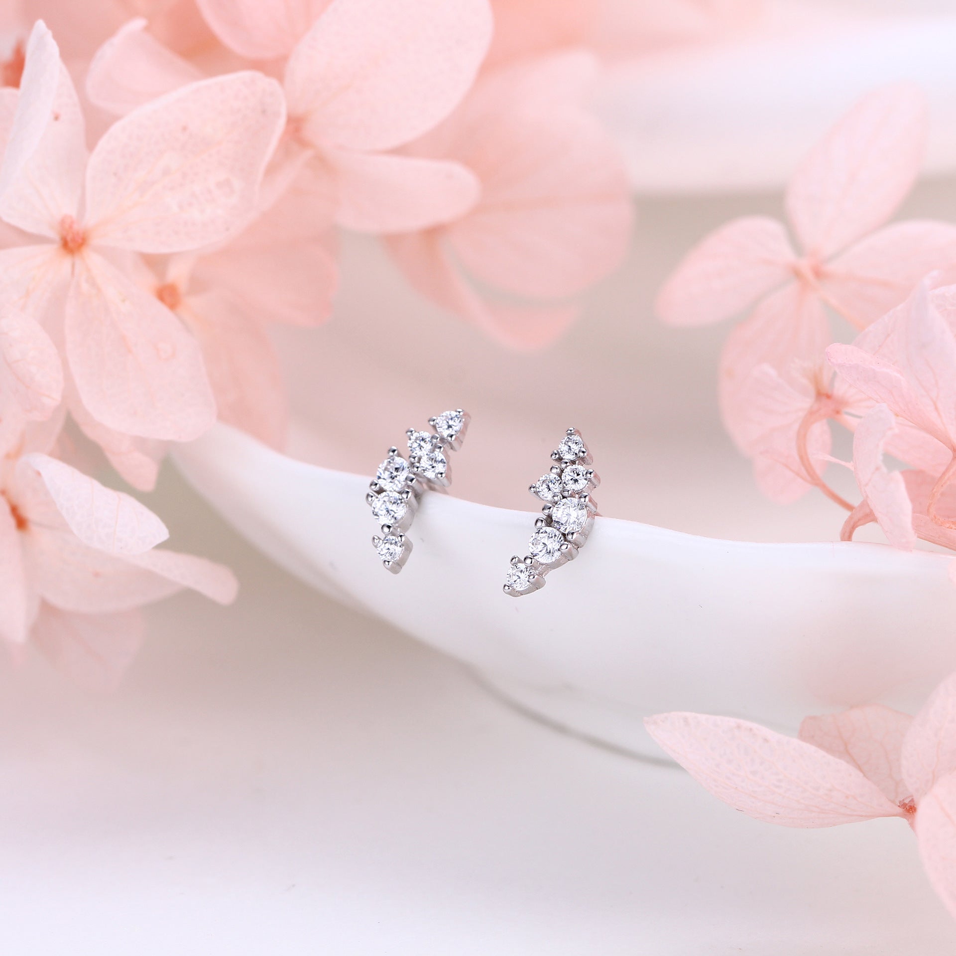 Damen Ohrstecker im modernen Zickzackdesign aus hochwertigem 925 Sterling Silber Shop Nory