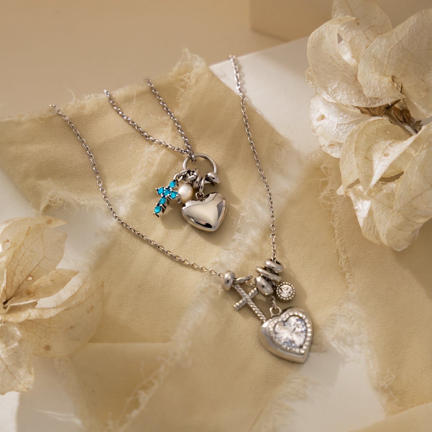 Damen Halskette mit herzförmigem Anhänger und funkelndem Zirkonia Shop Nory