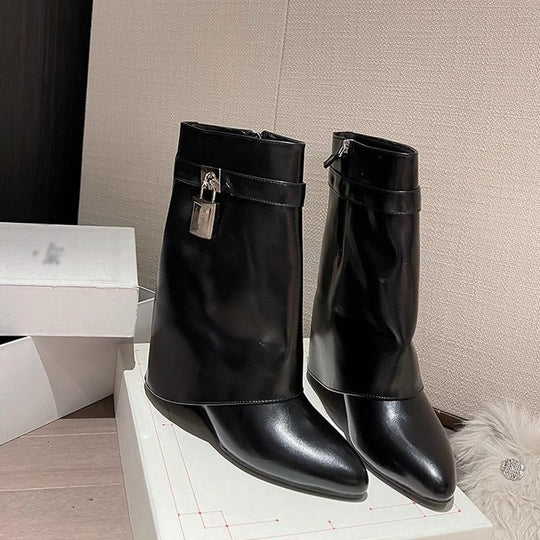 Damen kniehohe spitze Lederstiefel mit dekorativem Schnallen- und Schlossdetail Shop Nory