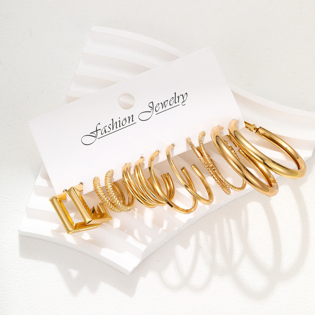 Damen Ohrstecker-Set mit eleganten, glänzenden Designs Shop Nory