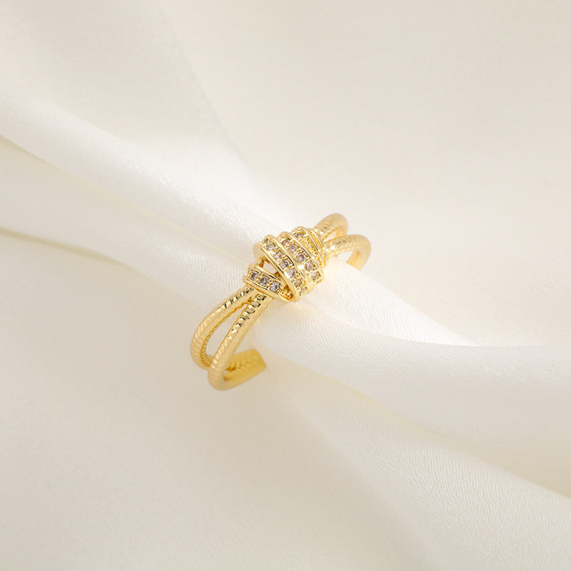 Damen Ring mit kunstvollem, mehrschichtigem Design und Zirkonia-Applikationen Shop Nory