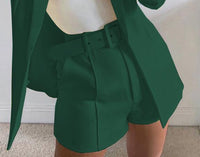 Dunkelgrüne Shorts + Gürtel