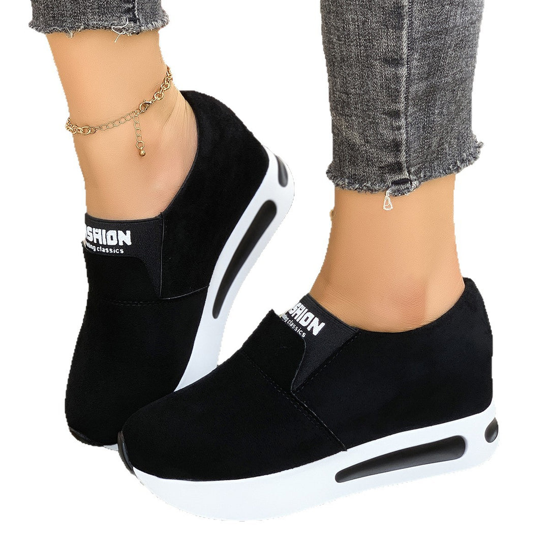 Damen Slip-On Wedge-Sneaker mit verstecktem Keil, Microvelours-Obermaterial und seitlicher Luftkammer Shop Nory