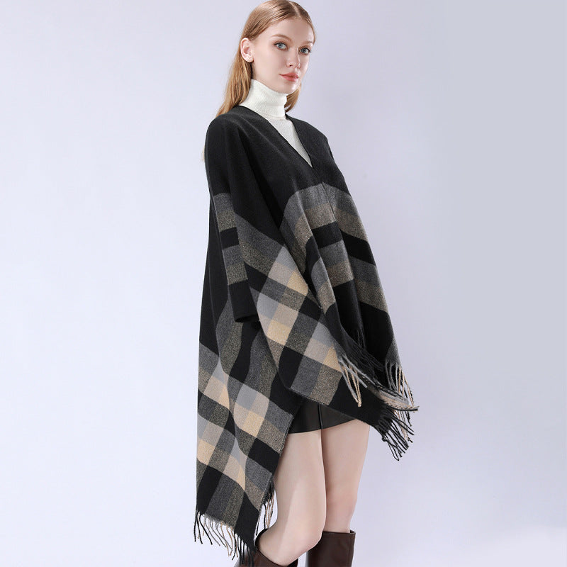 Damen Wollmix-Capeponcho im Oversize-Kimono mit Karomuster und Fransensaum Shop Nory