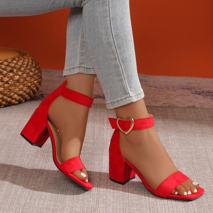 Damen Sandalen mit herzförmigem Schnallen-Detail und komfortablem Blockabsatz Shopnory