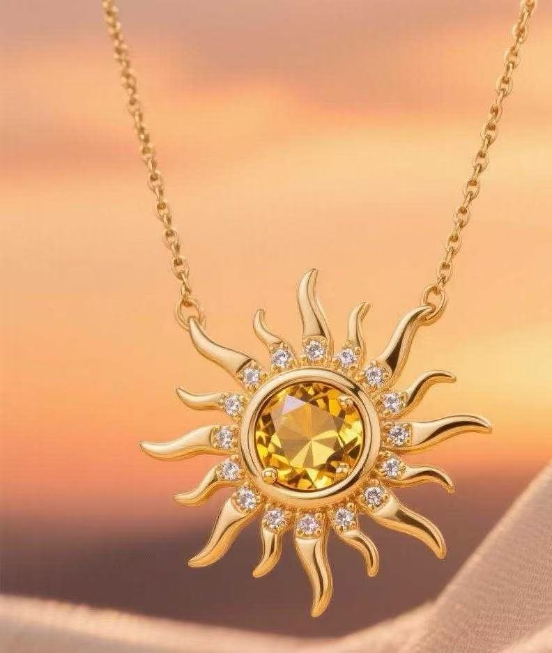 Damen Halskette mit Sonnenanhänger und funkelnden Kristallen Shop Nory