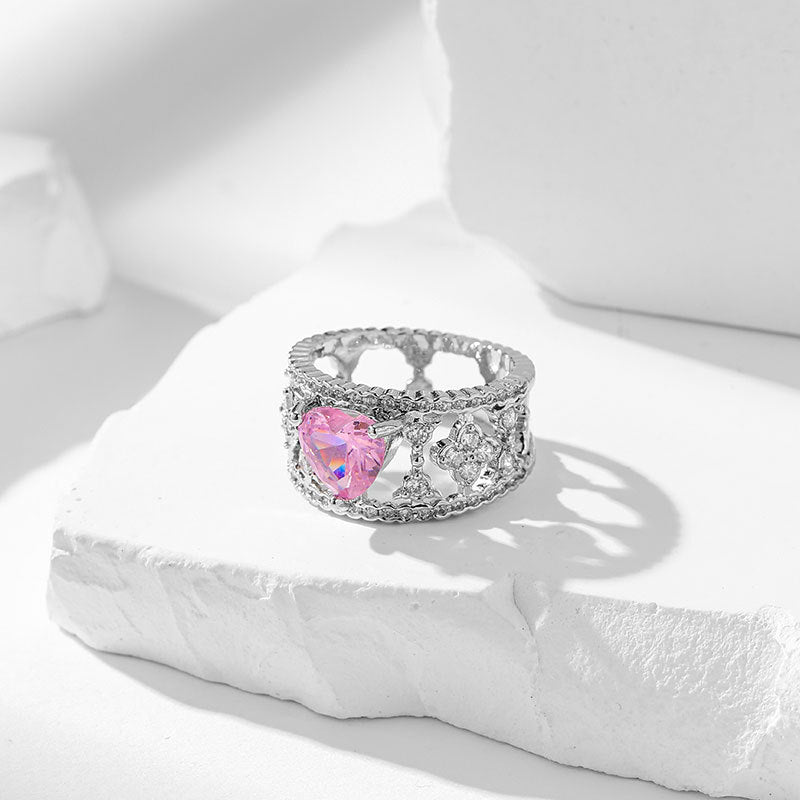 Damenring mit Herzdesign und funkelnden Zirkonia Shop Nory