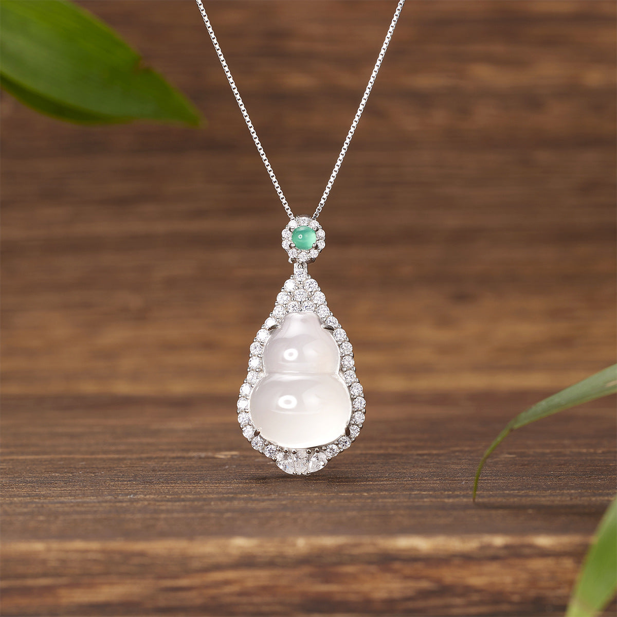 Damen elegante Halskette mit kunstvollem Muschel-Anhänger und funkelnden Zirkonia Shop Nory