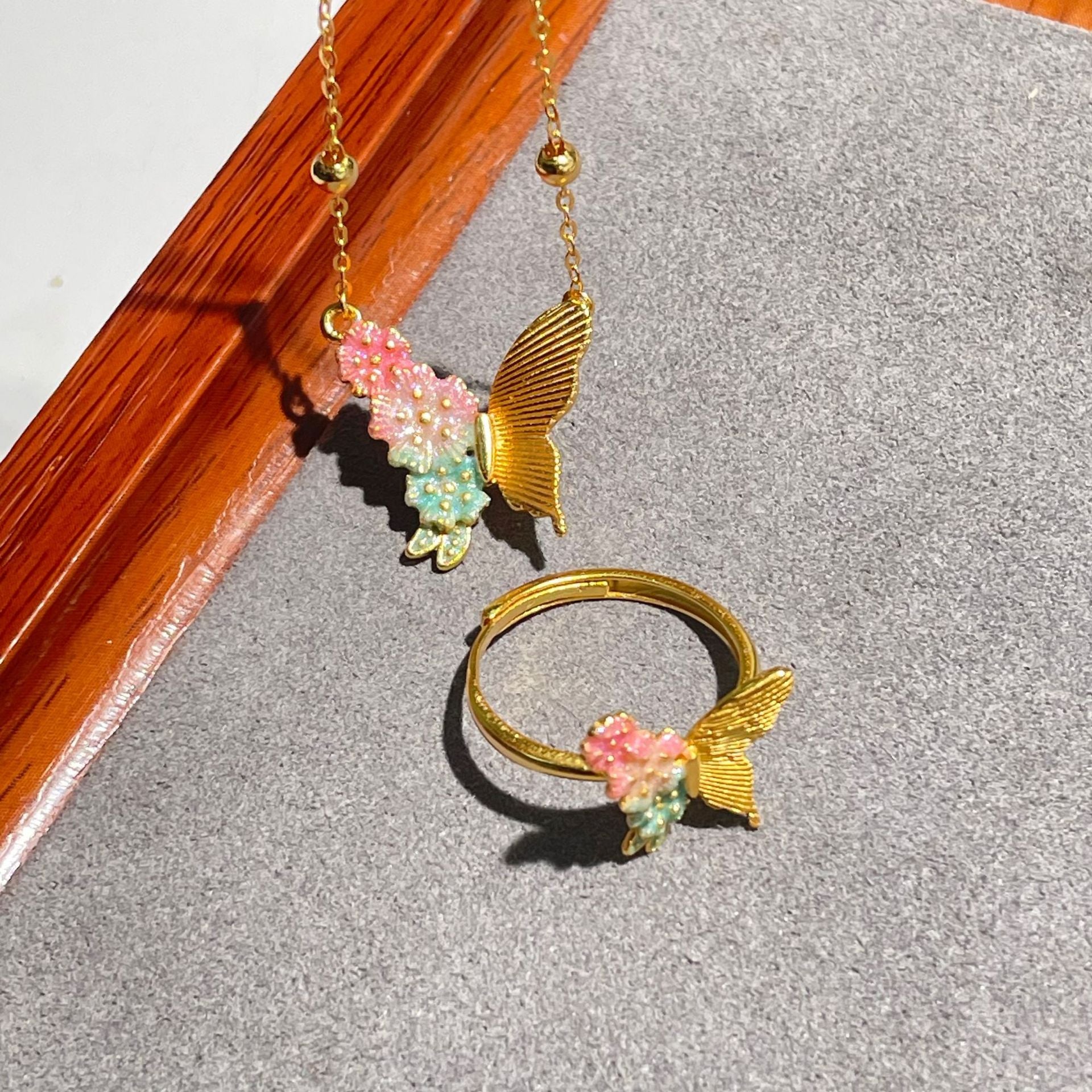 Damen Ring mit kunstvoll gestaltetem Schmetterlingsdesign Shop Nory