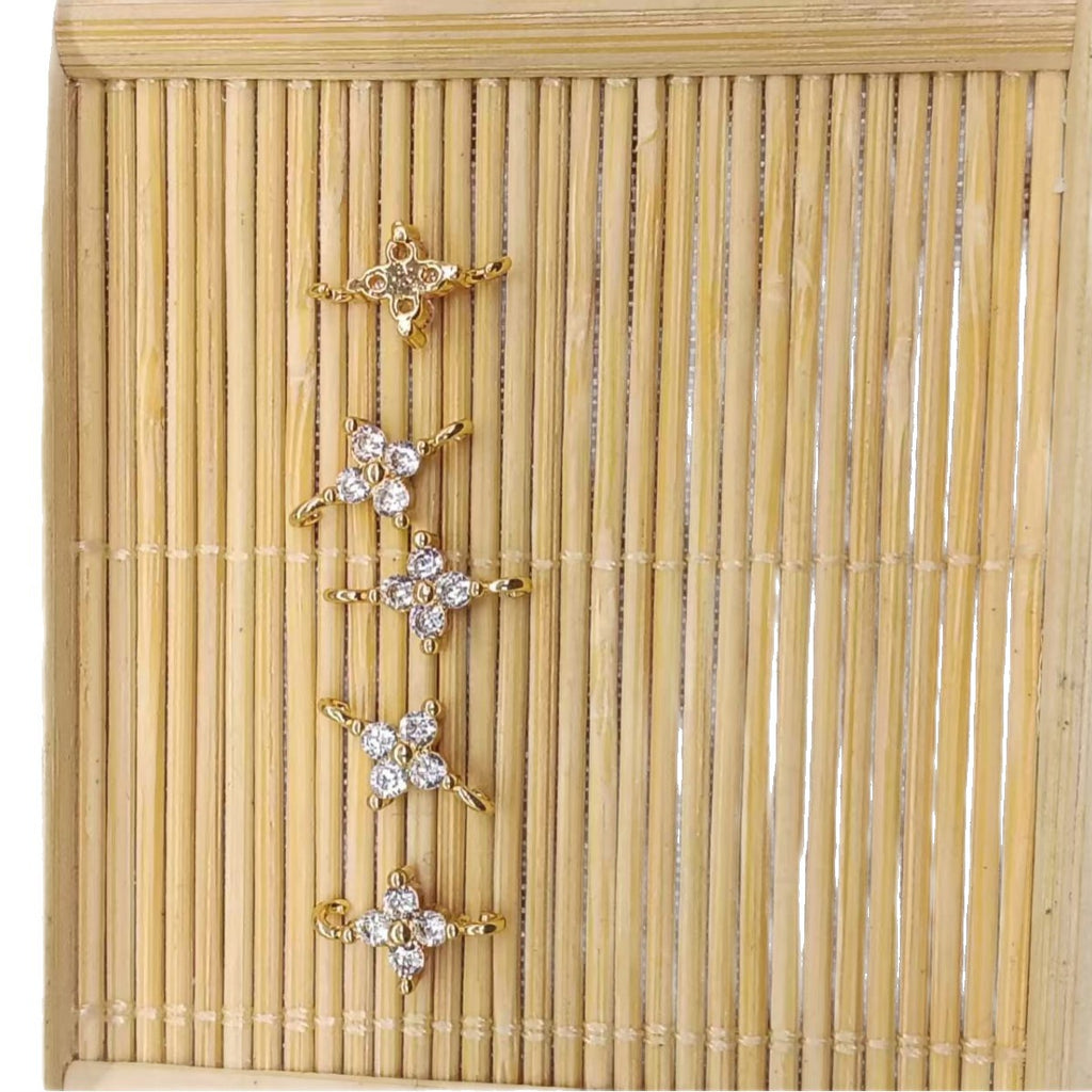 Zierlicher Blüten-Anhänger mit Zirkonia Für Diy Schmuck Vergoldet