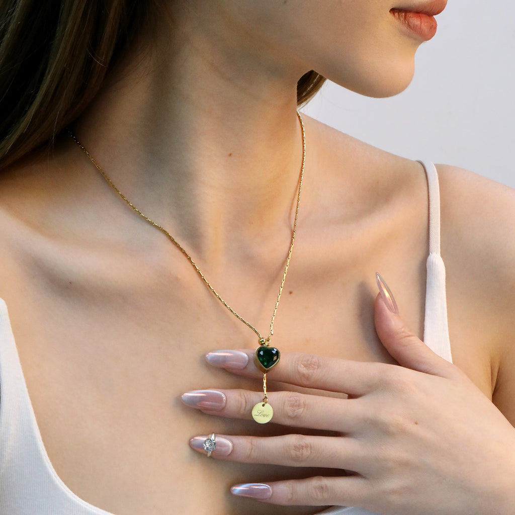 Damen Halskette mit herzförmigem Zirkonia-Anhänger und eleganter Vergoldung Shop Nory