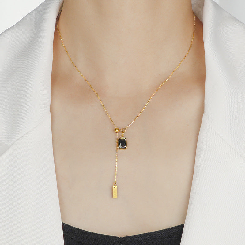 Damen elegante Halskette mit stilvollem Anhänger und funkelndem Kristall Shop Nory