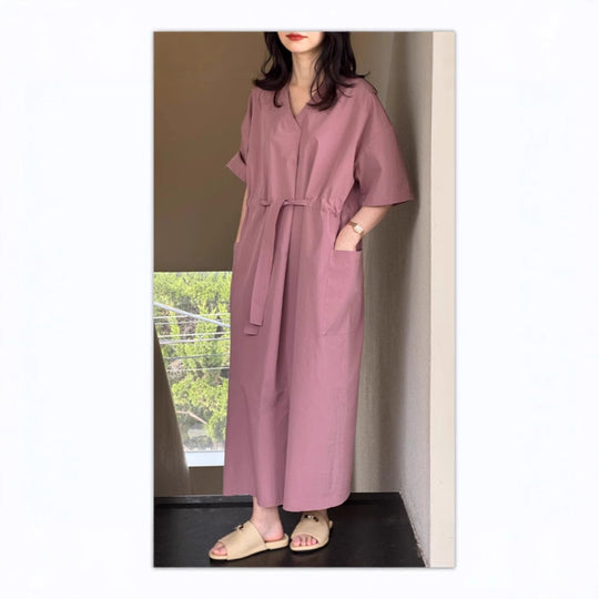 Damen Langes Baumwoll-Popeline-Maxikleid mit V-Ausschnitt, Taillengürtel und aufgesetzten Taschen Shop Nory