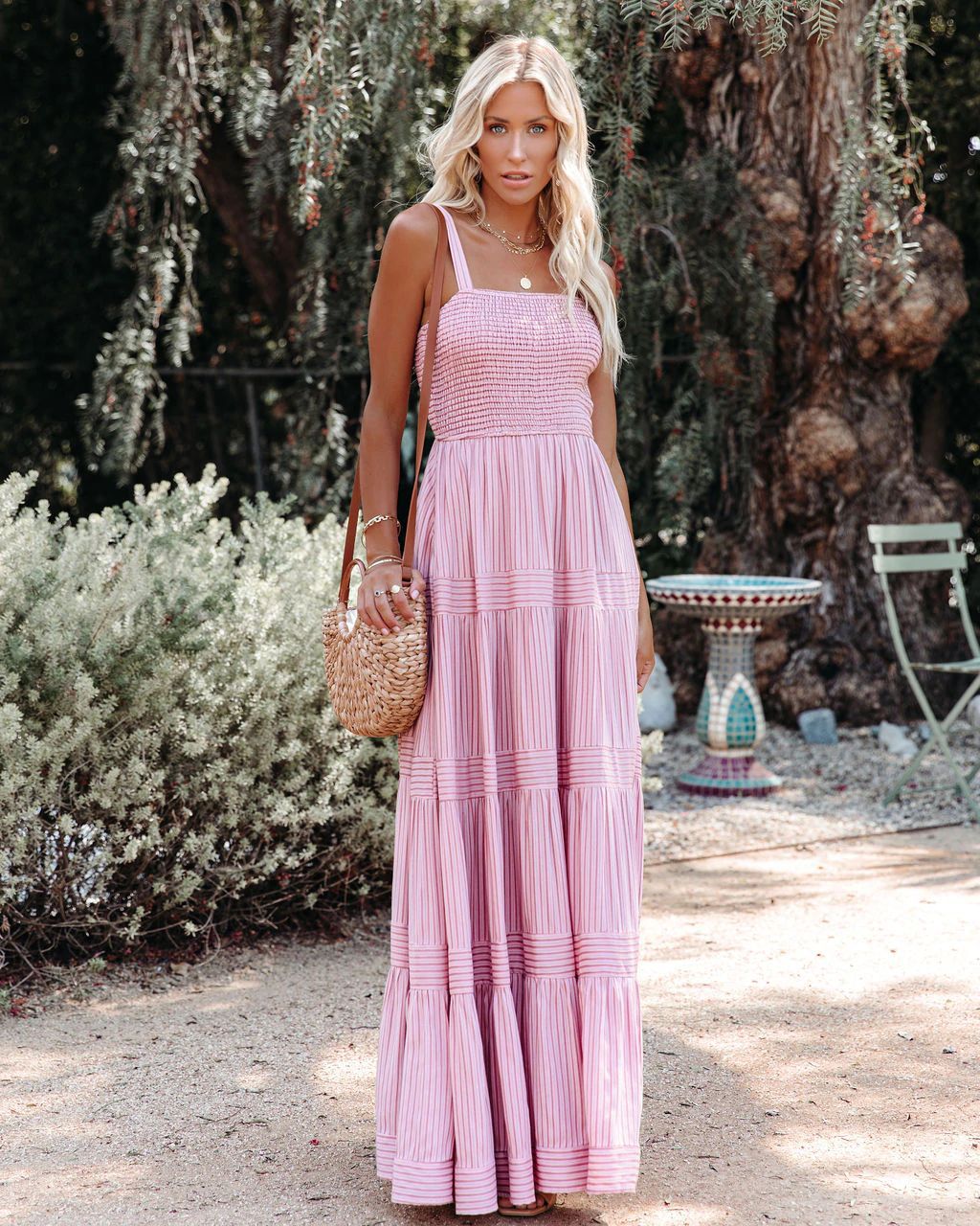 Damen Maxikleid mit gerafftem Oberteil und voluminösem Rock Shopnory