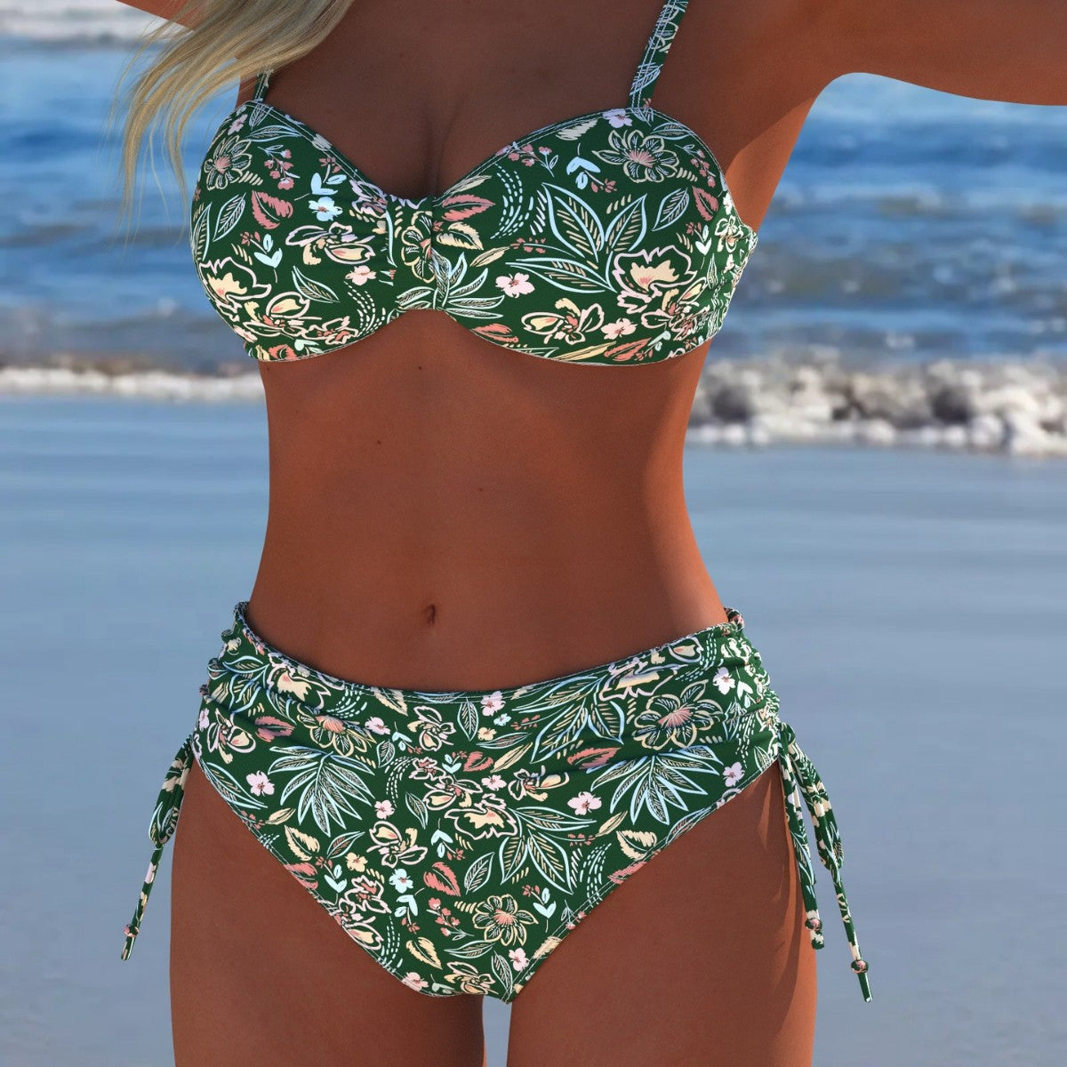 Damen Bikini-Set mit stilvollem Karomuster und goldfarbenen Akzenten