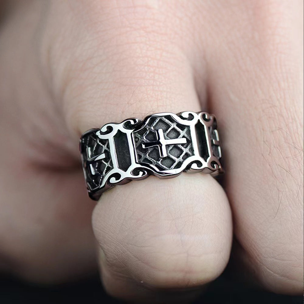 Herrenring mit kunstvollem Kreuz- und Musterdesign Shop Nory