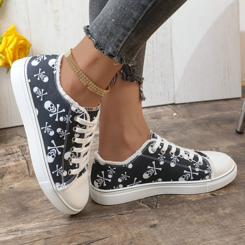 Damen lässiger Plateausneaker mit Totenkopf-Print, fransigem Canvasrand und verstärkter Zehenkappe Shop Nory