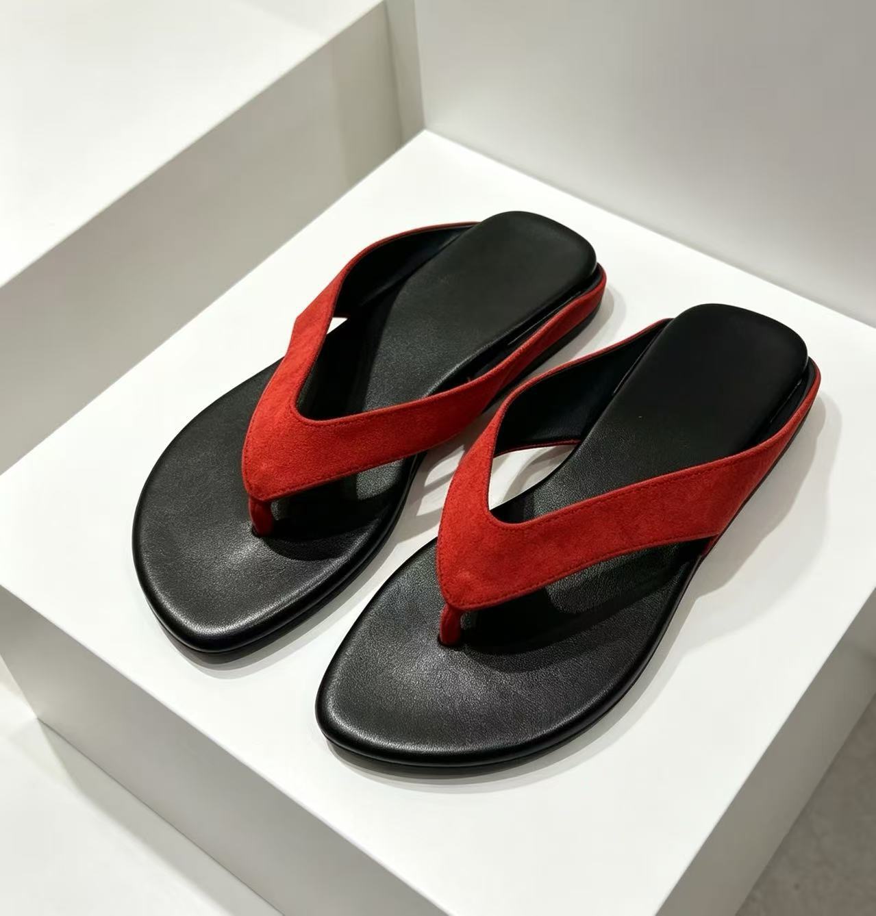Damen Zehentrenner-Sandalen mit rutschfester Sohle und bequemem Fußbett