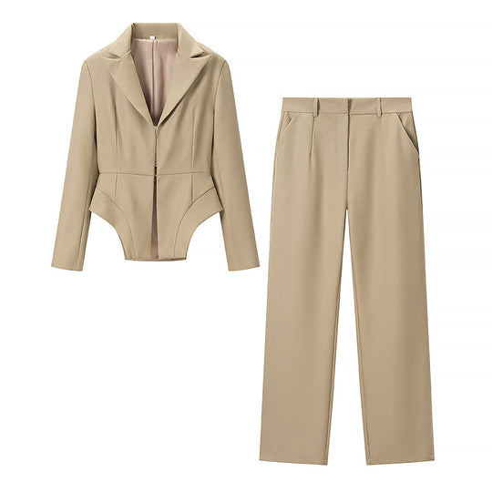 Damen Taillierter Blazer mit Peplum-Schnitt und asymmetrischer Saumführung Shop Nory