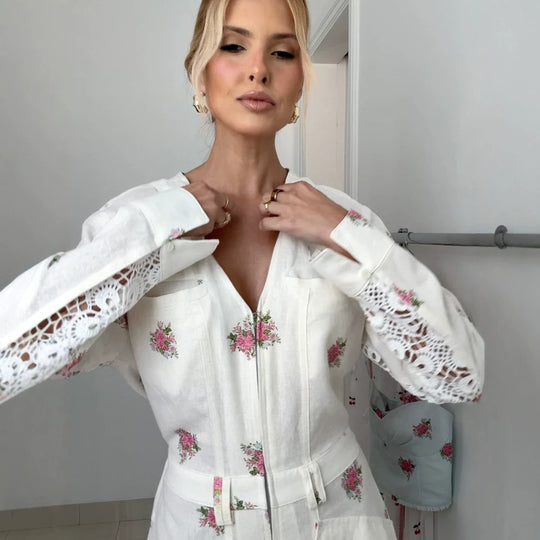 Damen Leichter langer Overall mit V-Ausschnitt, Reißverschluss, Spitzen-Einsätzen und floralem Print Shop Nory
