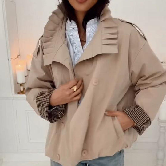 Damen Kurz geschnittene Boxy-Utility-Jacke mit plissiertem Kragen und Karo-Innenmanschetten Shop Nory