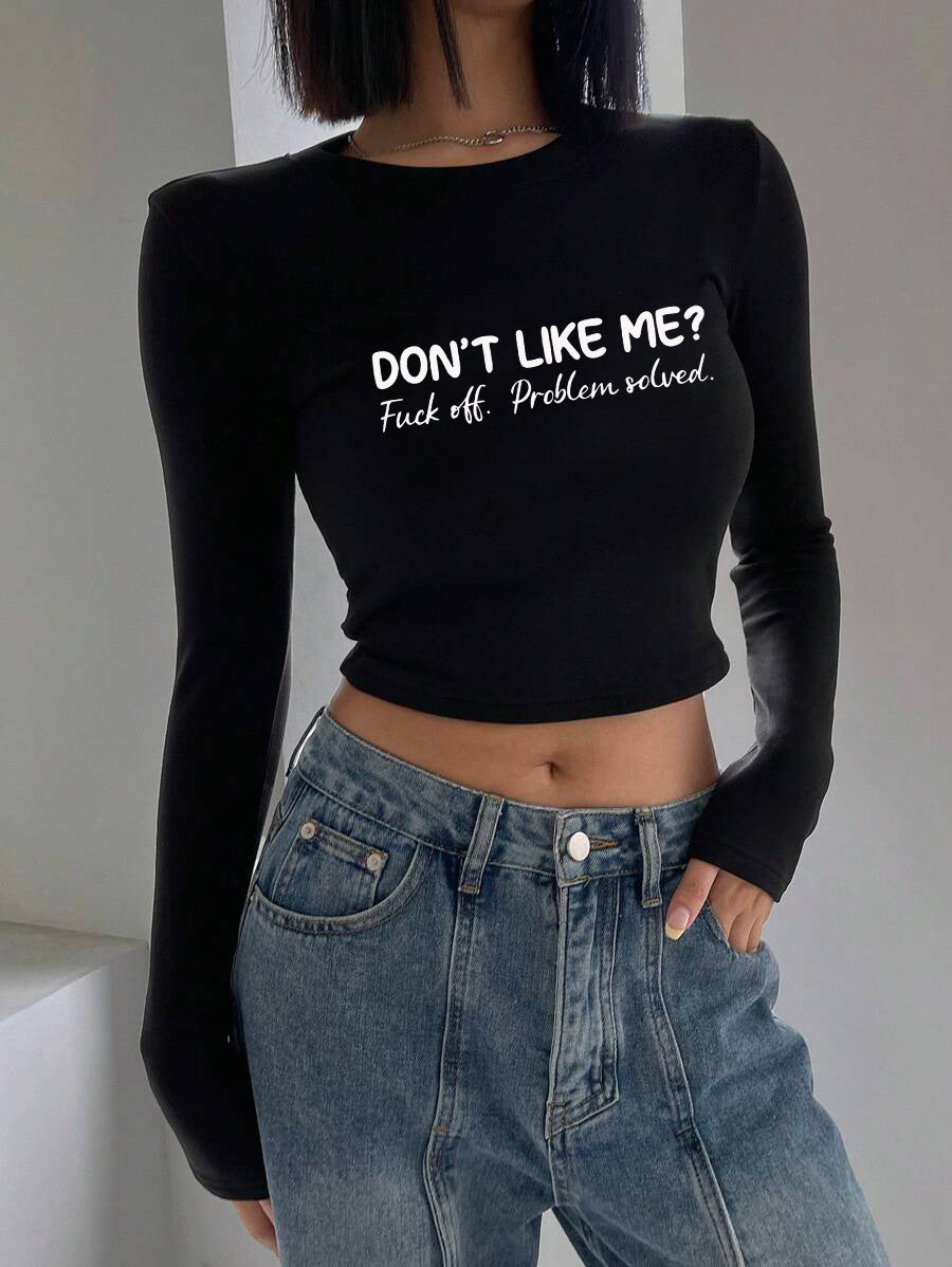 Damen nan figurbetontes langärmeliges Cropped-Shirt mit fotorealistischer Lippen-Collage und schmaler Passform Shop Nory